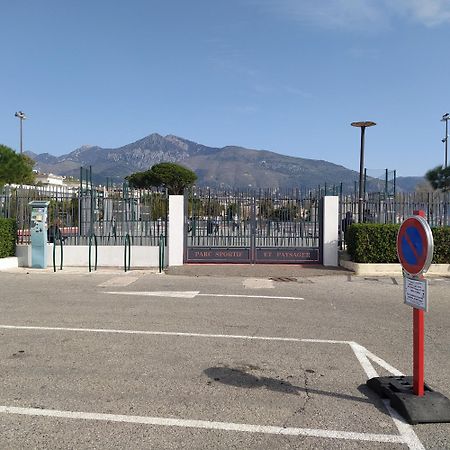 Menton Park Apartment Bilik gambar