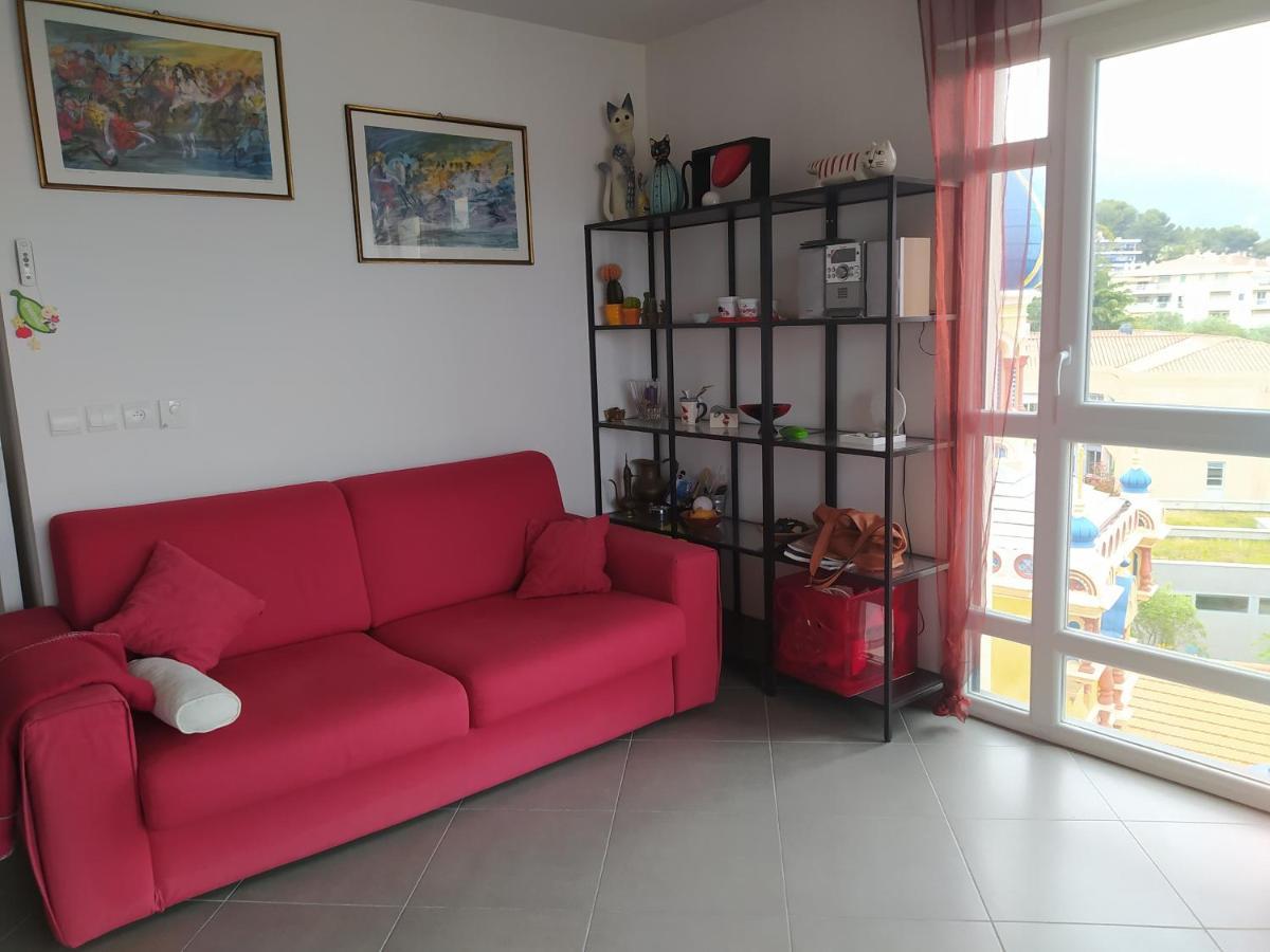 Menton Park Apartment Luaran gambar